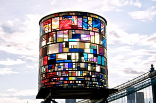 Illustration for article titled Stained-Plexiglas Watertower Illuminates the Brooklyn Skyline in Dazzling Color